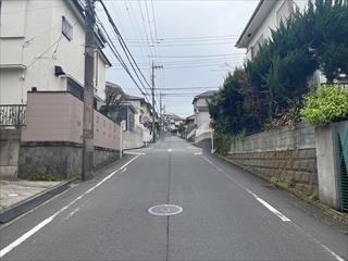 南東側前面道路(2026年4月撮影)