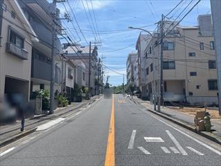 北東側前面道路(2026年6月撮影)