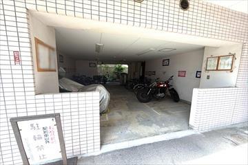 バイク置き場、駐輪場