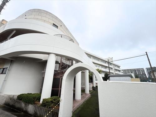 横浜市立八景小学校まで310m