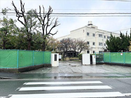 横浜市立金沢中学校まで1060m