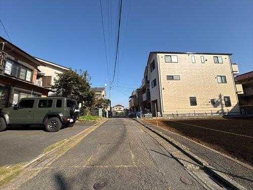 北側道路（2025年11月撮影）