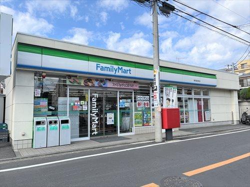 ファミリーマート横浜釜台町店750m