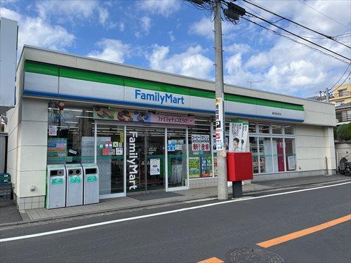 ファミリーマート横浜釜台町店750m