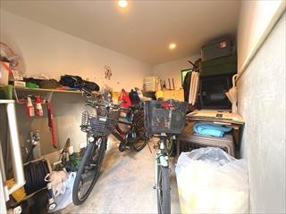 玄関横駐輪場・収納