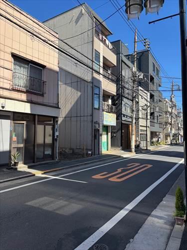 正面やや左の更地部分が本物件 正面やや左の更地部分が本物件