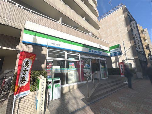 ファミリーマート千束三丁目店　徒歩3分