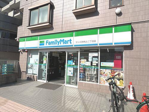 ファミリーマートまで560ｍ