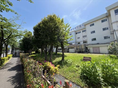 江戸川区立下鎌田東小学校まで400m