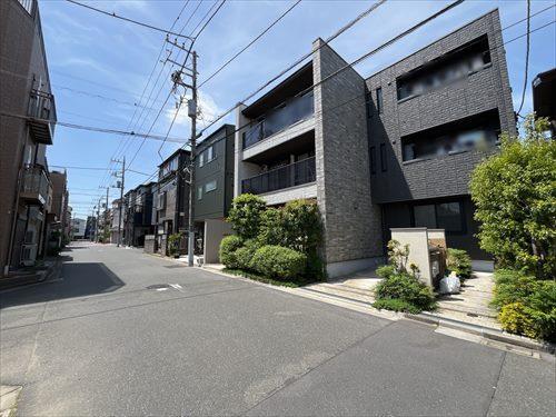 前面道路を含む外観