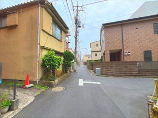 西側前面道路