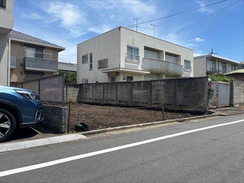 南西側から本物件を撮影