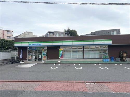 ファミリーマート　徒歩4分
