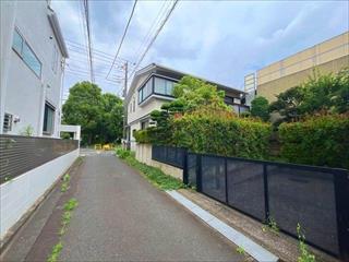 西側前面道路