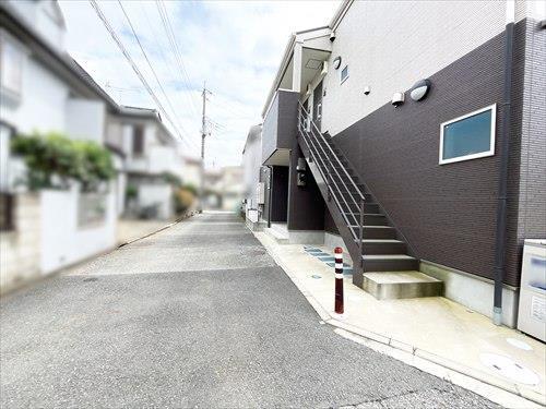 北東側前面道路