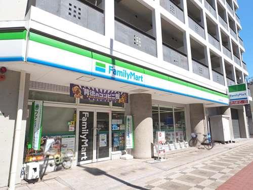 ファミリーマート本庄西三丁目店70m