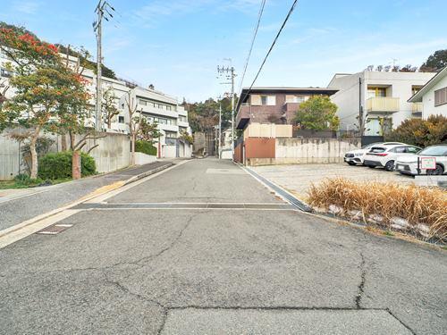 現地＋前面道路 南西角から西側