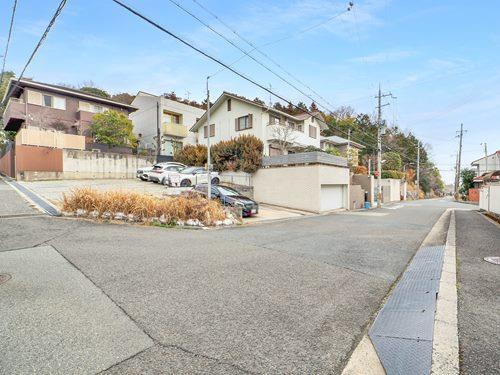 現地＋前面道路 南西角から南側