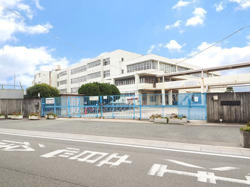 箕面市立第四中学校 1090m