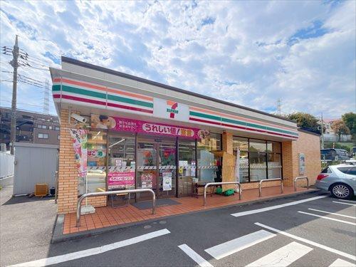 セブンイレブン横浜榎が丘店まで550ｍ