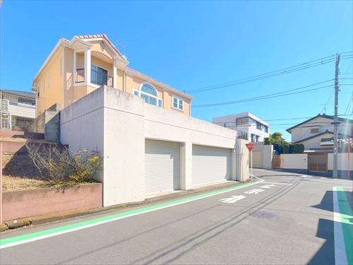 車庫出入口・前面道路