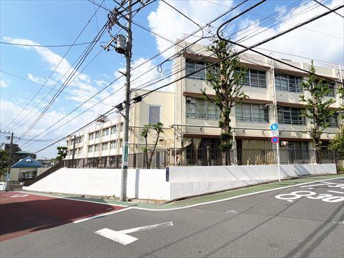 板橋区立向原小学校(240m)