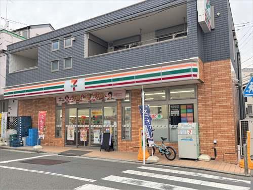 セブンイレブン横浜白幡向町店410ｍ