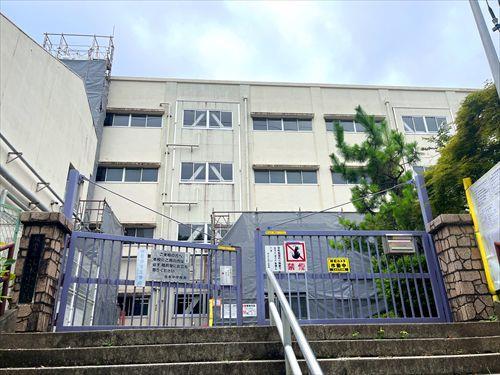 横浜市立谷本中学校まで1110m