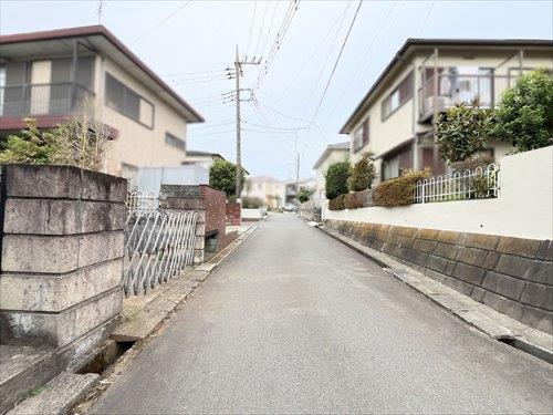 前面道路（東側から撮影）