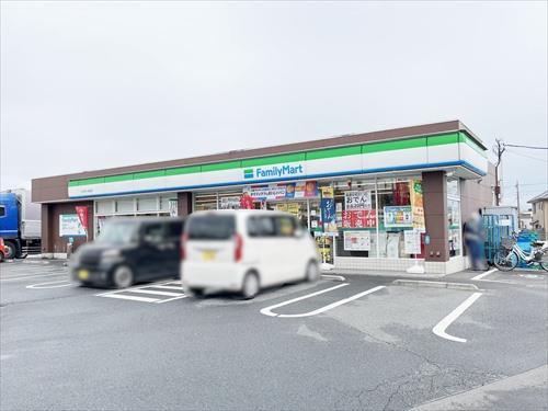 ファミリーマート八王子秋川街道店680m