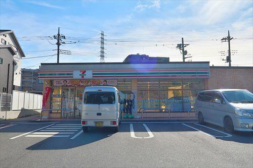 セブンイレブン横浜榎が丘店860m
