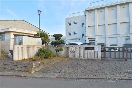 横浜市立みたけ台中学校まで900m