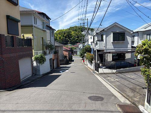 南側公道1 2025.8撮影