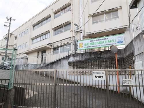 横浜市立白根小学校まで270m