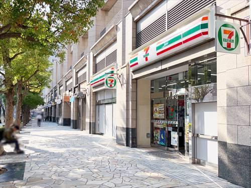 セブンイレブン神保町駅前店(90m)