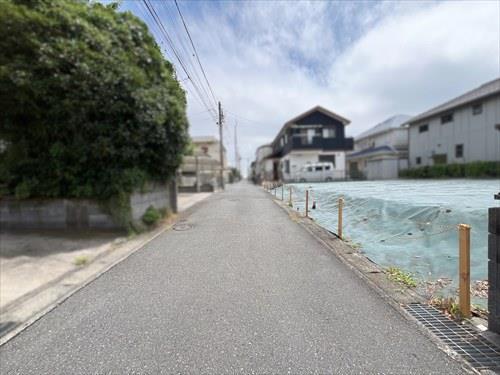 前面道路（2026年8月撮影）