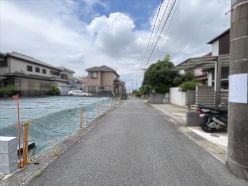 前面道路（2026年8月撮影）