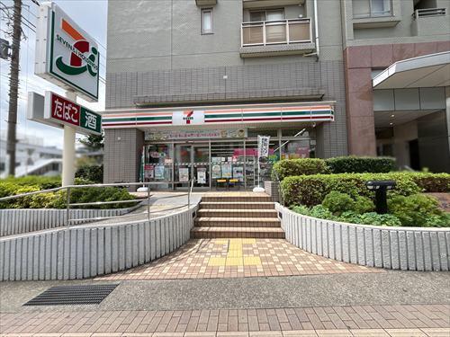 セブンイレブン川崎鷺沼駅前店890m