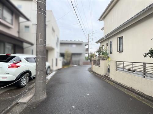 前面道路（北西側）