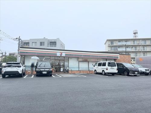セブンイレブン横浜田奈駅東店まで560m