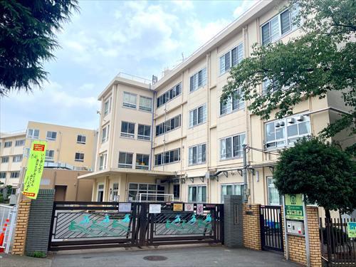 川崎市立生田小学校まで920m