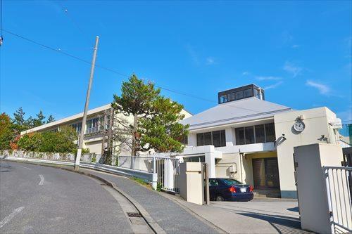 横浜市立青葉台中学校まで1420m