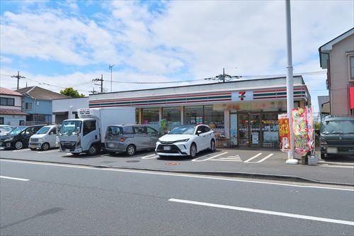 セブンイレブン横浜川和台店まで670m