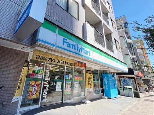 ファミリーマート上馬交差点前店260m