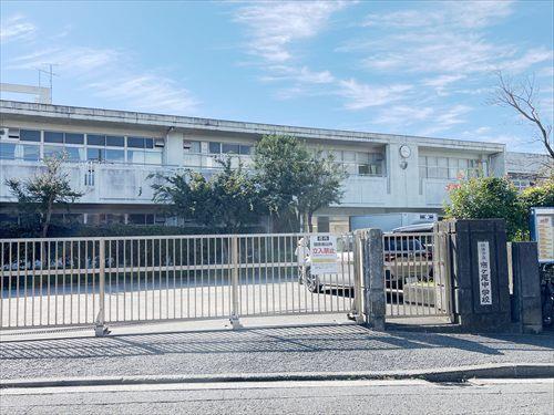 横浜市立市ケ尾中学校まで1080m