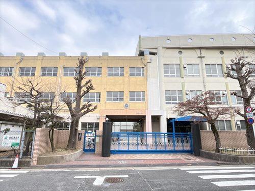 名古屋市立汐路小学校まで120m