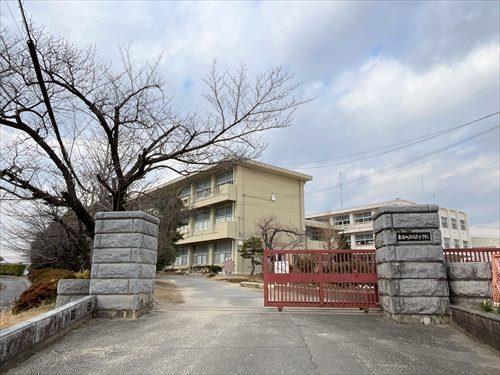 東浦町立片葩小学校まで890m