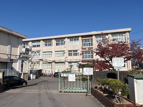 岐阜市立島中学校まで900m