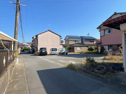 前面道路(西側から撮影)-1