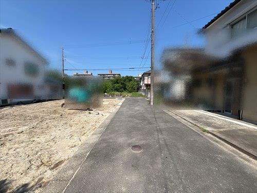 東側前面道路